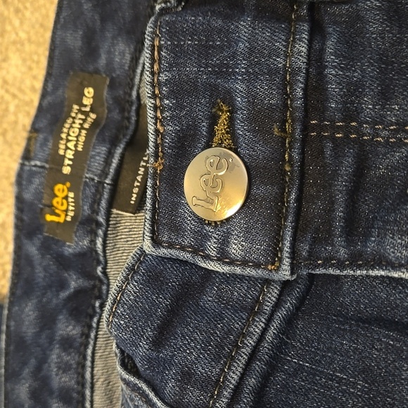Lee Petite Relaxed Fit Straight Leg High Rise Dark Blue Jeans Womens Size 6P - Picture 2 of 6